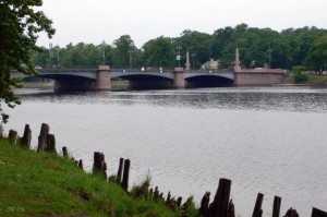 Вид со стороны сада на Каменностровский мост, деревянный шпунт